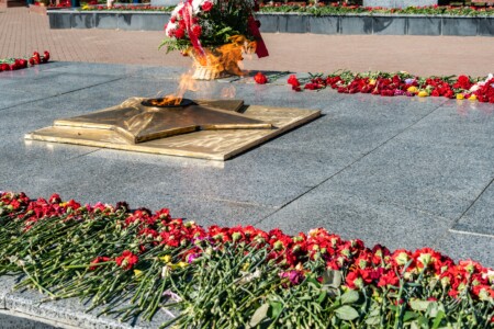 On the last Monday in May , Americans pause for a moment to remember the courageous men and women who died while in military service